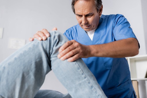 Find Knee Pain Treatment in Singapore | Relieve Your Knee Pain Now